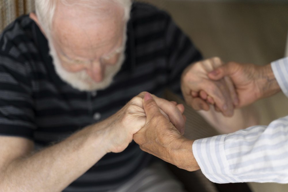 Cura degli anziani: consigli pratici per familiari, assistenti sociali e caregiver