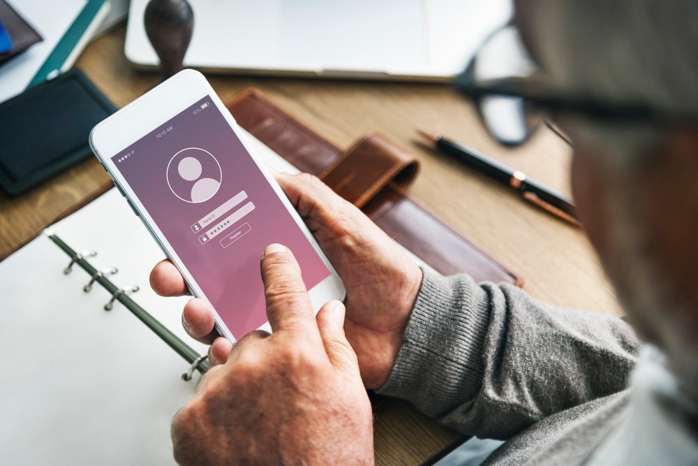 Il Numero di Telefono come Nuova Identità Digitale: Implicazioni Legali e Prospettive Future