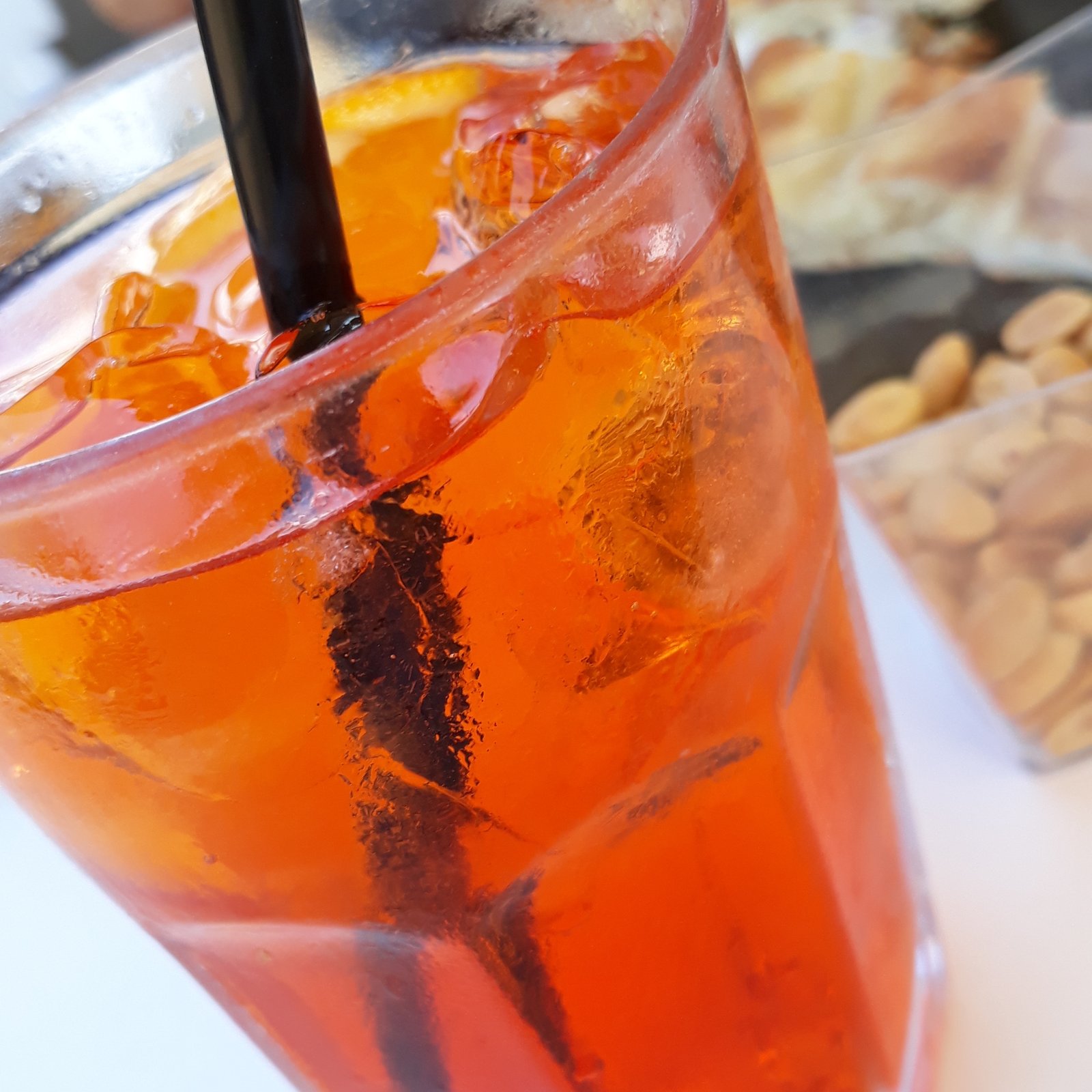 Dilaga la moda di fotografare aperitivi
