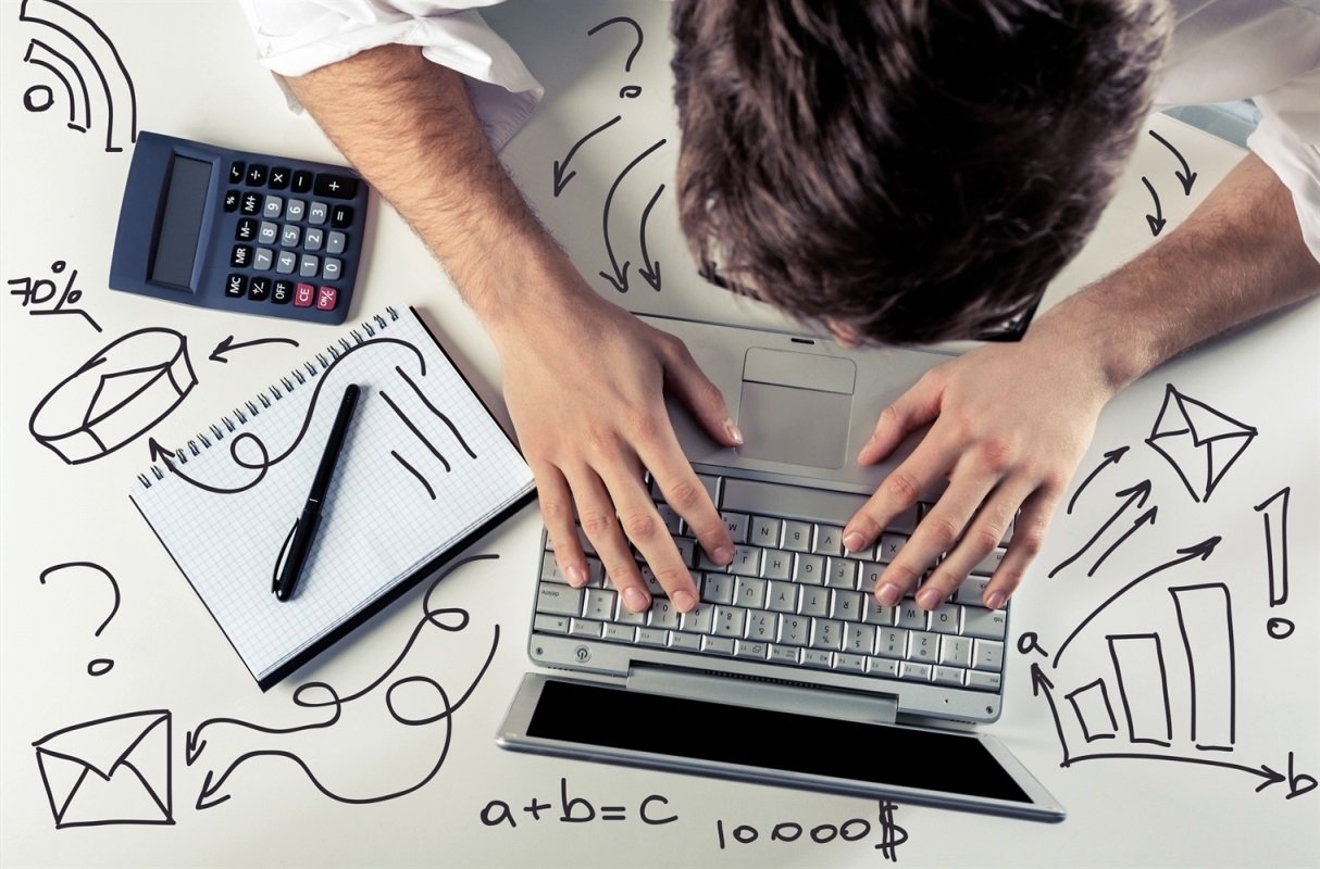 Rete di connessioni digitali che avvolge il globo: il web che cambia il mondo e le relazioni