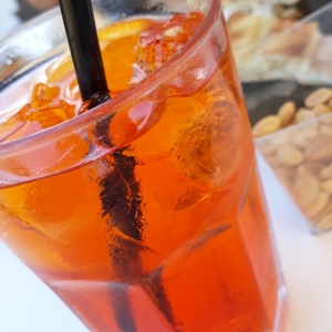 Dilaga la moda di fotografare aperitivi